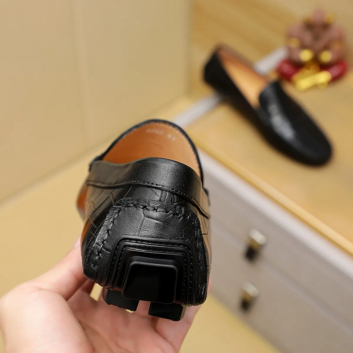 Men's shoes 💰360 💰 LV Louis Vuitton's top-quality Peaches men's shoes 💯Original copy of the official website, the upper is made of imported official website 1:1 material ❌Italian 🇮🇹 cowhide surface, imported pigskin lining. It’s definitely not made with ordinary craftsmanship, it’s the model used by celebrities! The factory’s craftsmanship is designed to create the most perfect shoes for trendy men! Colors available! 38-44 yards